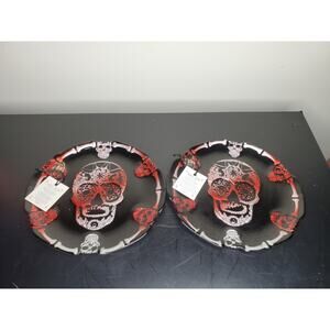 NWT 2 Skulls Plates